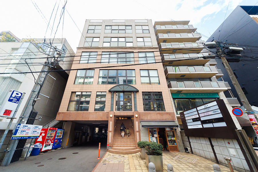 ラ・コルテ大名ビル入り口